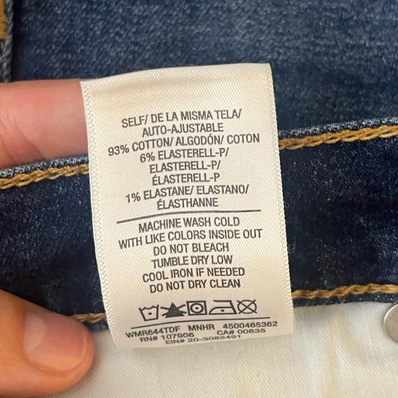 Hudson Gemma Shorts - Picture 7 of 7